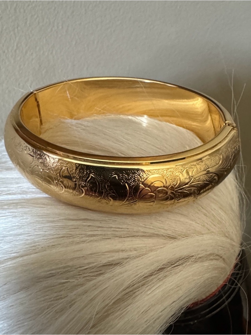 Chunky Etched Bangle / Vintage Golden Design - Picture 10 of 14